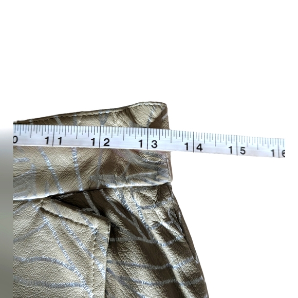 VTG Beige Leather Skirt With Silver Leaf Design, Women's Sz 6, 2 Front Pockets - Picture 3 of 9